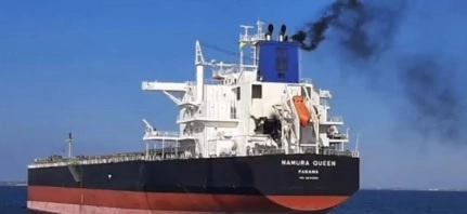 La embarcación panameña ‘Namura Queen’ fue impactada por misiles rusos en un puerto de Odessa, Ucrania. Foto Tomada del Twitter @AMP_Panama 