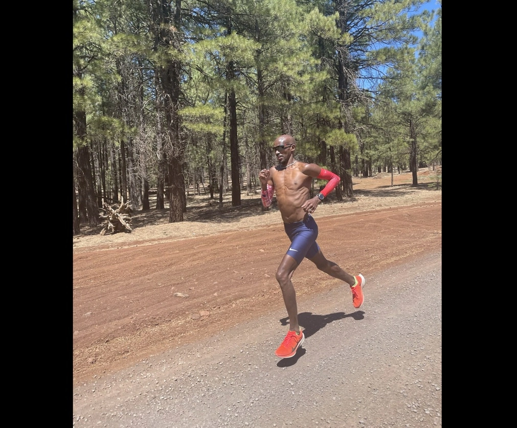 El corredor suma cuatro medallas de oro olímpicas, dos logradas en Londres 2012 y dos más en Río 2016. Foto Tomada del Twitter @Mo_Farah