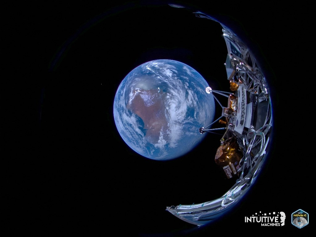 Un módulo lunar fabricado por la firma Intuitive Machines alcanzó la órbita de la Luna, como parte de los planes de ejecutar el primer alunizaje de EU en más de 50 años. En la imagen, una vista de la Tierra tomada durante la misión IM-1, el 16 de febrero de 2024. Foto Intuitive Machines vía Afp