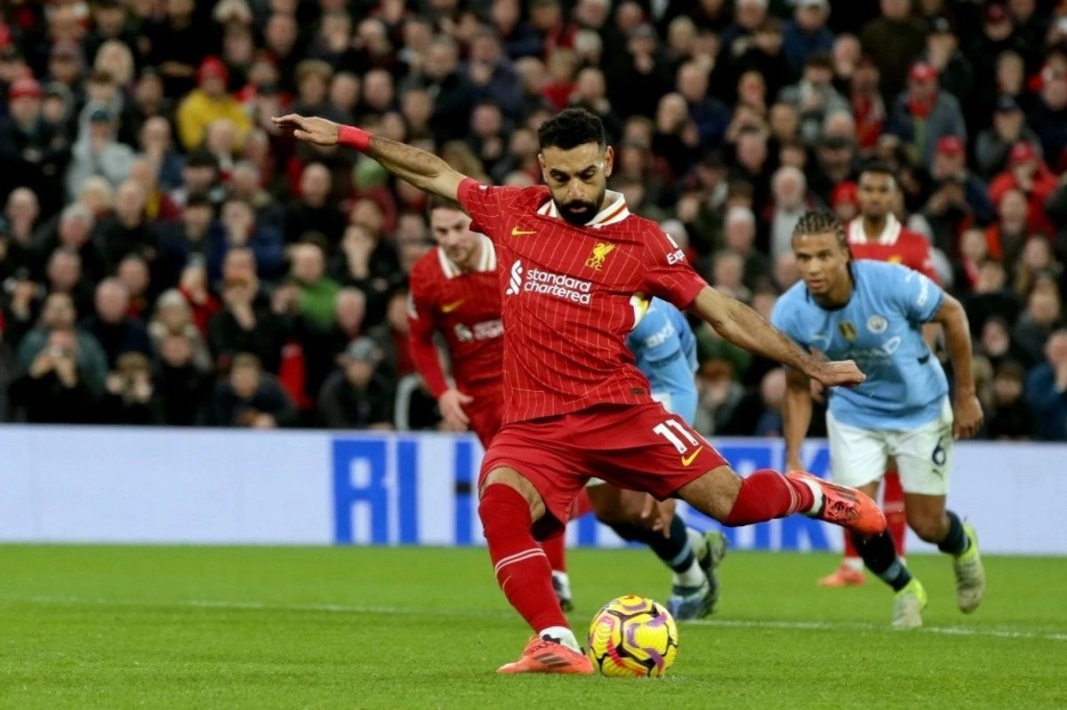 Mohamed Salah, delantero del Liverpool de la Liga Premier de Inglaterra hizo frente al silencio de la UEFA ante el genocidio en Gaza. Foto 