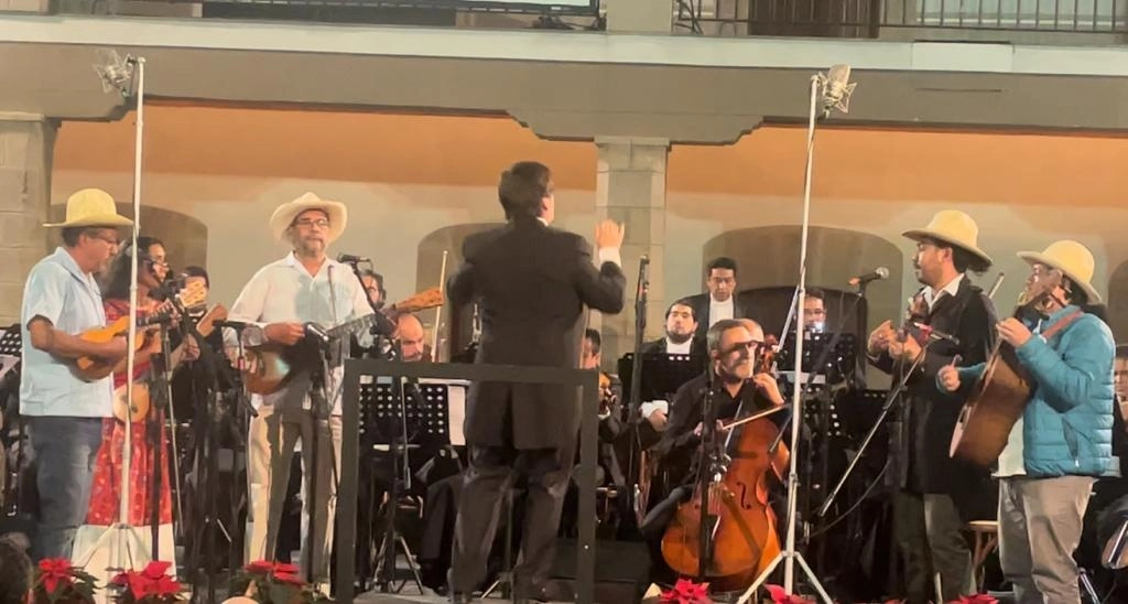 Uno de momentos más intensos de la jornada se dio cuando el grupo emblemático Mono Blanco, interpretó las canciones más complejas de su repertorio con la Orquesta Urtex. Foto cortesía del festival

