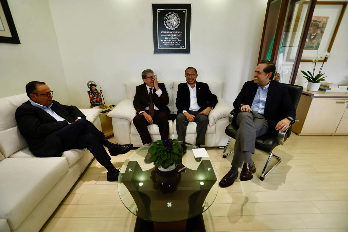 El coordinador de la Junta de Coordinación Política (Jucopo) de la Cámara de Diputados, Ricardo Monreal (Morena), llamó a la Sección Instructora (SI) a analizar “sin sesgo y sin odio” el expediente que envió la Fiscalía General del estado de Campeche para solicitar el desafuero del dirigente nacional del PRI, Alejandro Moreno Cárdenas, señalado por presunto peculado y ejercicio indebido de atribuciones.