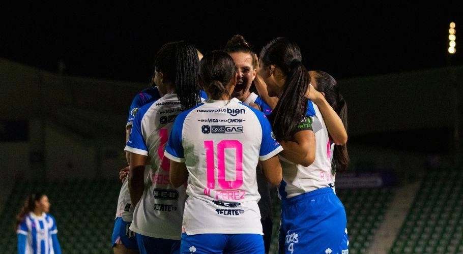 Monterrey sigue al acecho del primer puesto en la Liga Mx Femenil al imponerse por 3-0 ante el Mazatlán. Foto www.rayados.com