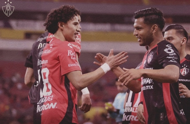 El poderío ofensivo de los dirigidos por Martín Demichelis se hizo presente en el complemento, cuando Ricardo Chávez (66) y José Alfonso Alvarado (77) le dieron la vuelta al marcador. Foto @AtlasFC