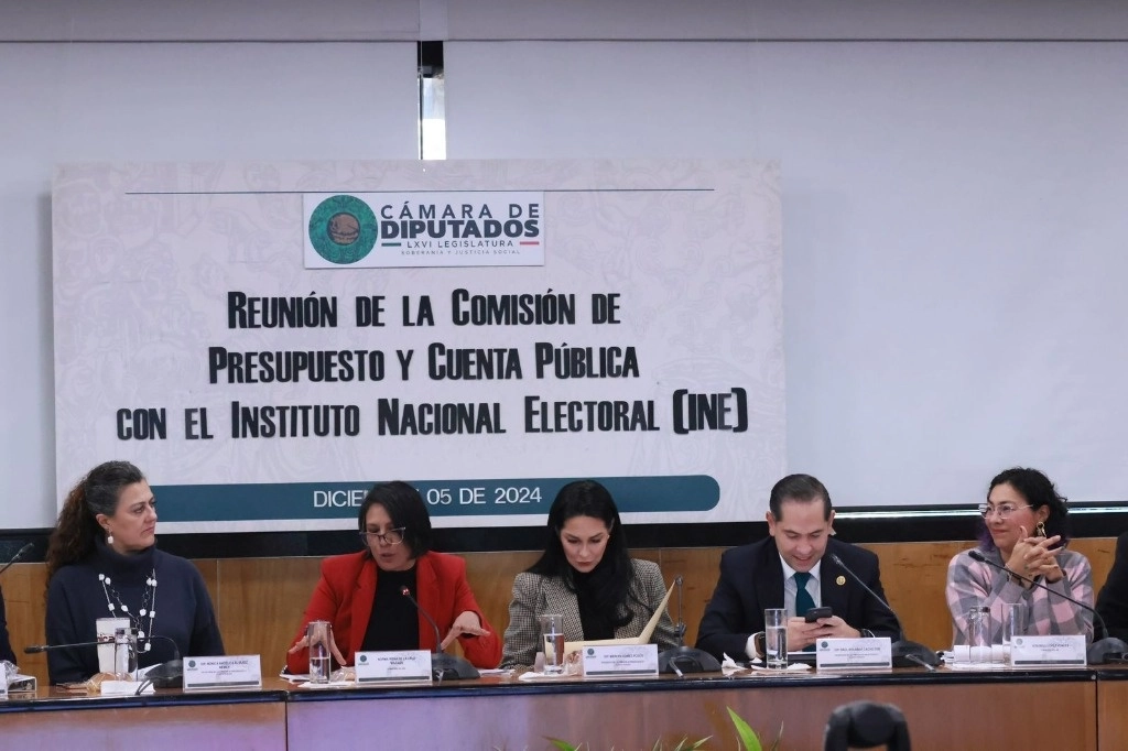 Actividades legislativas durante la reunión de la Comisión de Presupuesto de la Cámara de Diputados, a la que asistieron los consejeros electorales Norma Irene de la Cruz y Rita Bell, en la Ciudad de México, el 5 de diciembre de 2024. Foto Luis Castillo