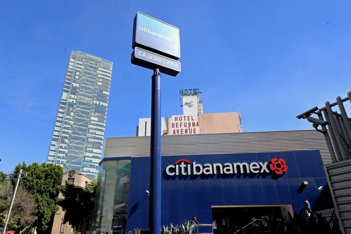 Sucursal de Citibanamex sobre Paseo de la Reforma, en CDMX. Foto Roberto García Ortiz