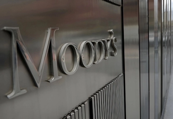 La calificadora Moodys reconoció que mejorarán las condiciones de los bancos de América Latina. Foto Afp/Archivo