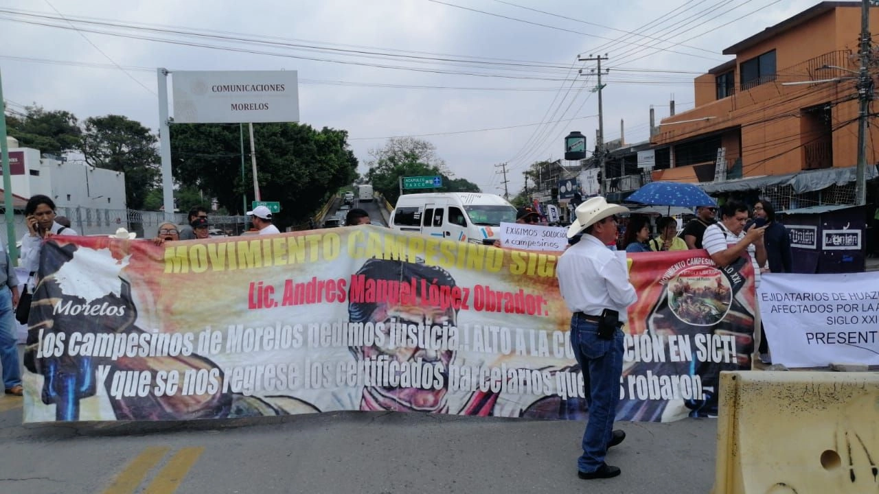El cierre vehicular comenzó a las 13 horas y fue retirado a las 15:30 horas de la tarde, después de una reunión con autoridades. Foto