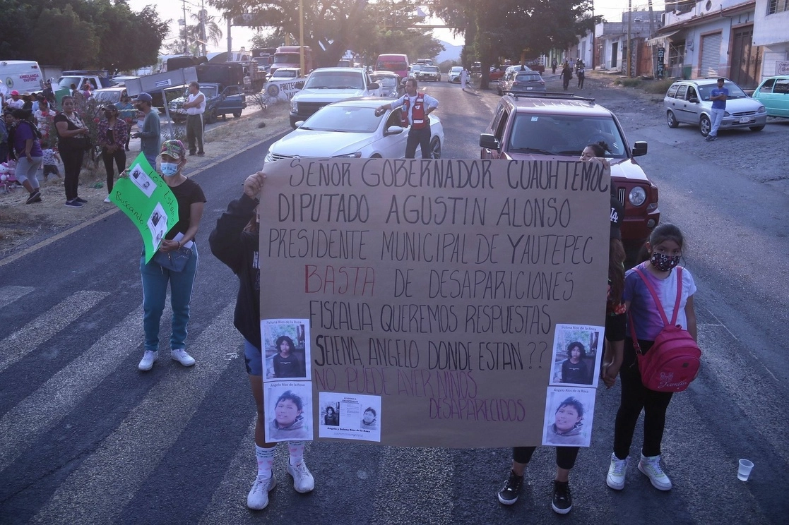 Familiares de los menores piden al gobernador que agilice la búsqueda de sus hijos. Foto Cuartoscuro