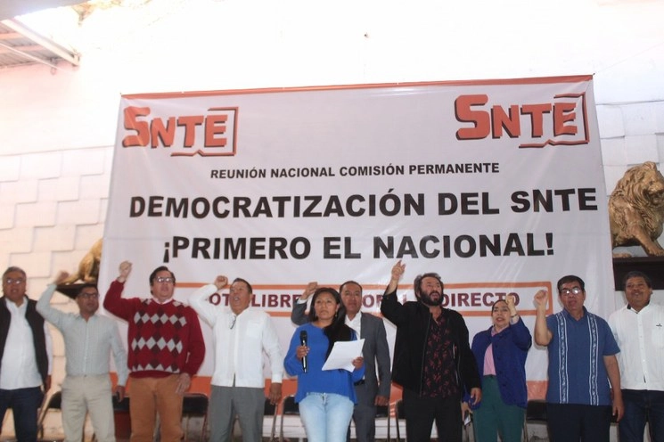 La mayoría de estos maestros están aglutinados en la coalición denominada “trabajadores de la educación por la democratización del SNTE”. Foto Rubicela Morelos