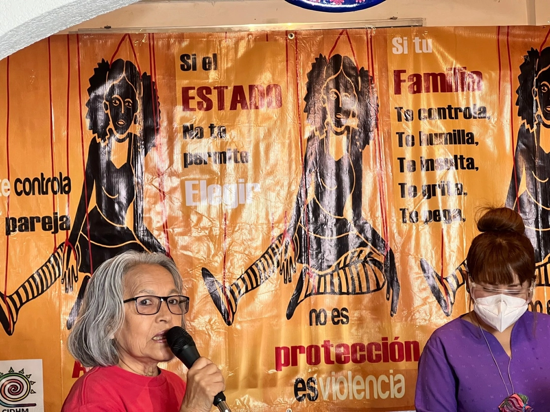 Juliana García y Paloma Estrada de la Comisión Independiente de Derechos Humanos (CIDHM) ofrecen hoy conferencia de prensa en el marco del Día Internacional por la Eliminación de la Violencia contra la mujeres, que se conmemora el 25 de noviembre. Foto Rubicela Morelos