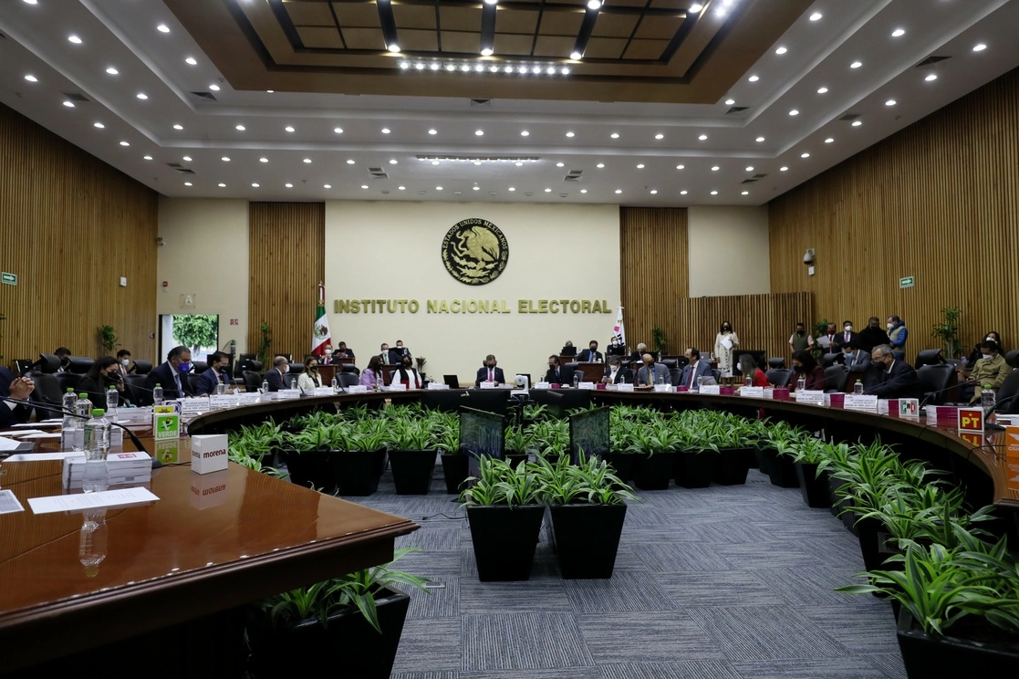 Sesión del INE durante la jornada de revocación de mandato, el 10 de abril del 2022. Foto Roberto García Ortiz