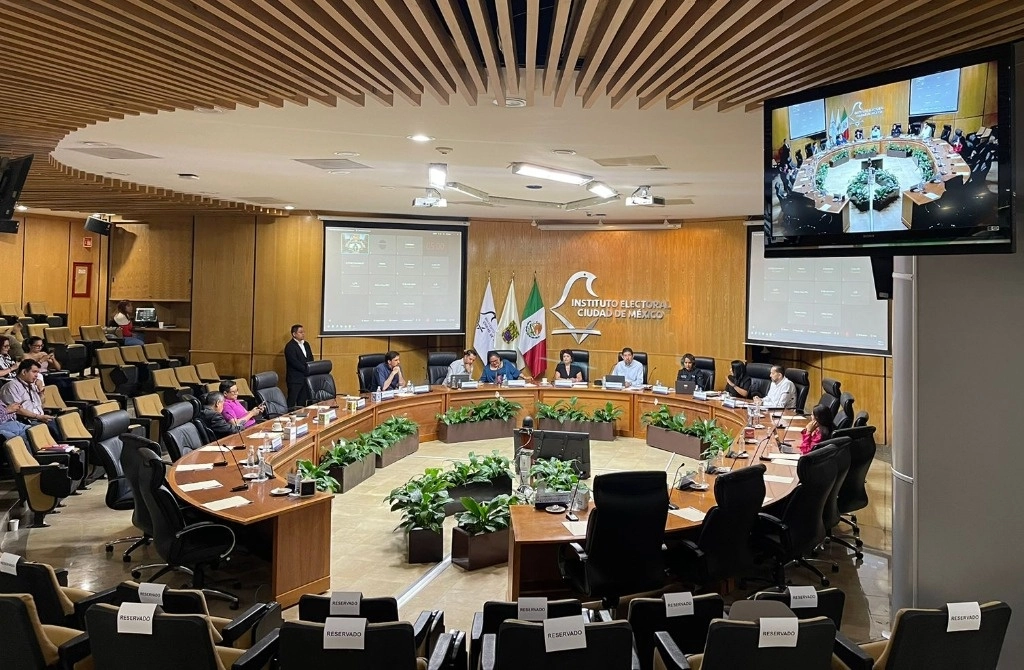 La falta de certeza en la aprobación de las listas de diputaciones plurinominales al Congreso de la Ciudad de México provocó que la sesión del Consejo General se alargara por casi 20 horas. Foto IECM 