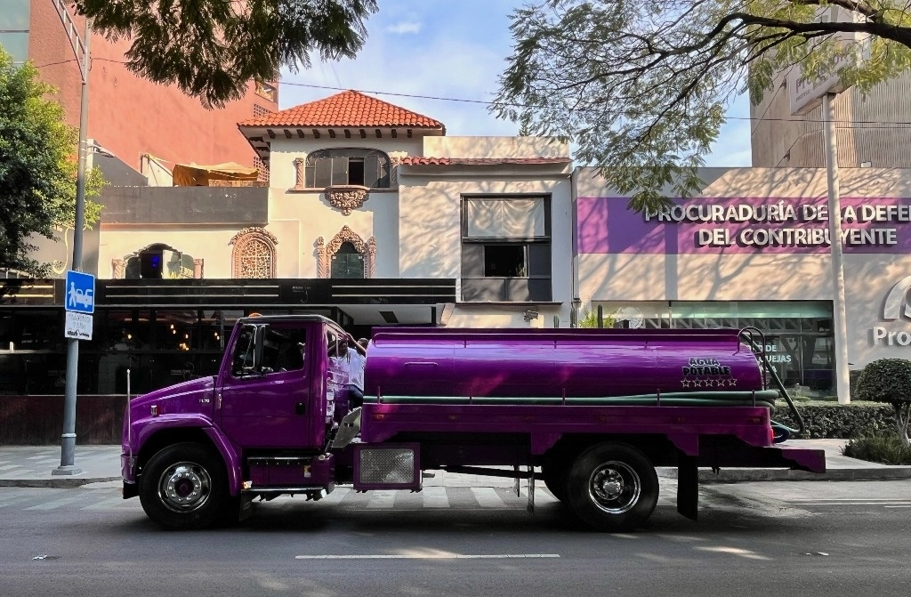 La escasez de agua en la CDMX no debe ser usada como botín político, solicitó la dirigencia de Morena en la capital. Foto Marco Peláez
