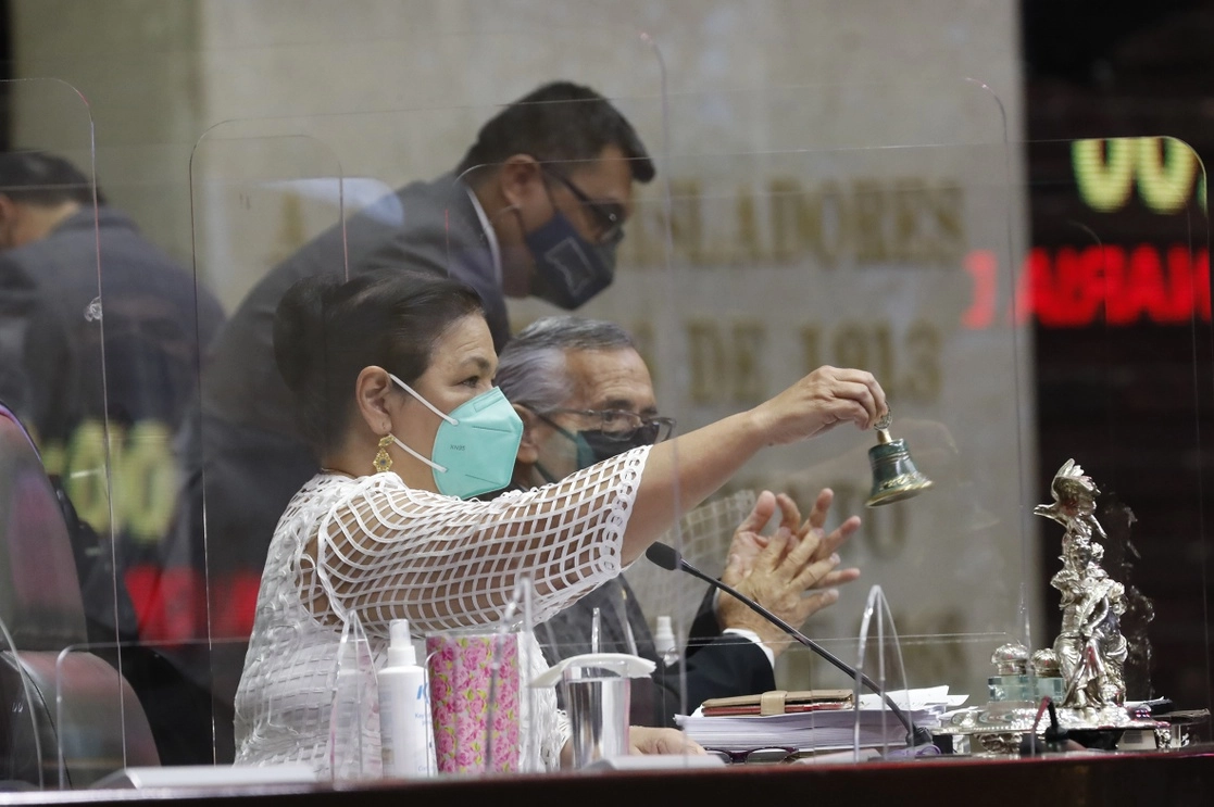 La presidenta de la Mesa Directiva, Dulce María Sauri Riancho, durante la sesión semi presencial de este miércoles 21 de abril de 2021. Foto tomada del sitio https://comunicacionnoticias.diputados.gob.mx