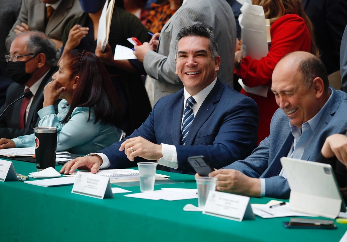 El legislador y presidente nacional del PRI, Alejandro Moreno, durante la segunda reunión de las Comisiones de Reforma Electoral, Puntos Constitucionales y Gobernación para la discusión y votación del dictamen de Reforma Constitucional a la Ley Electoral, ayer en la Cámara de Diputados. Foto Cristina Rodríguez