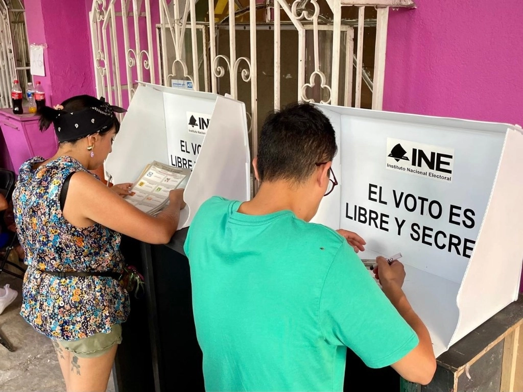 Como resultado de la jornada electoral del pasado domingo, el PRI vio reducido su dominio en el Estado de México. Foto Roberto García