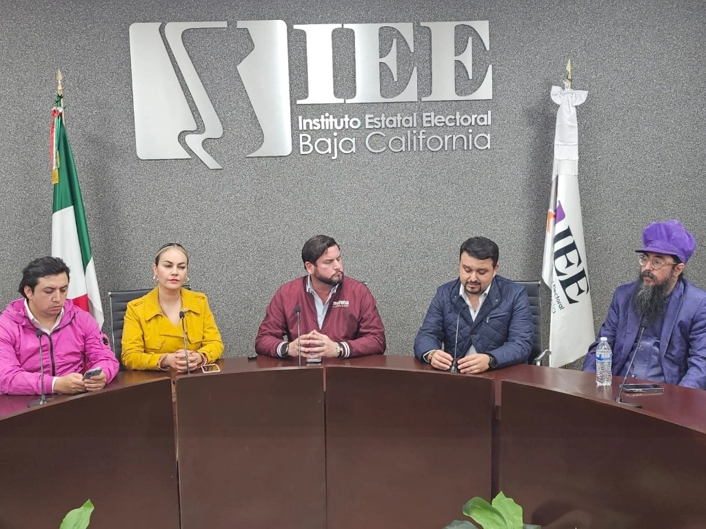 Liderazgos de los partidos en Baja California durante el anuncio. Foto La Jornada