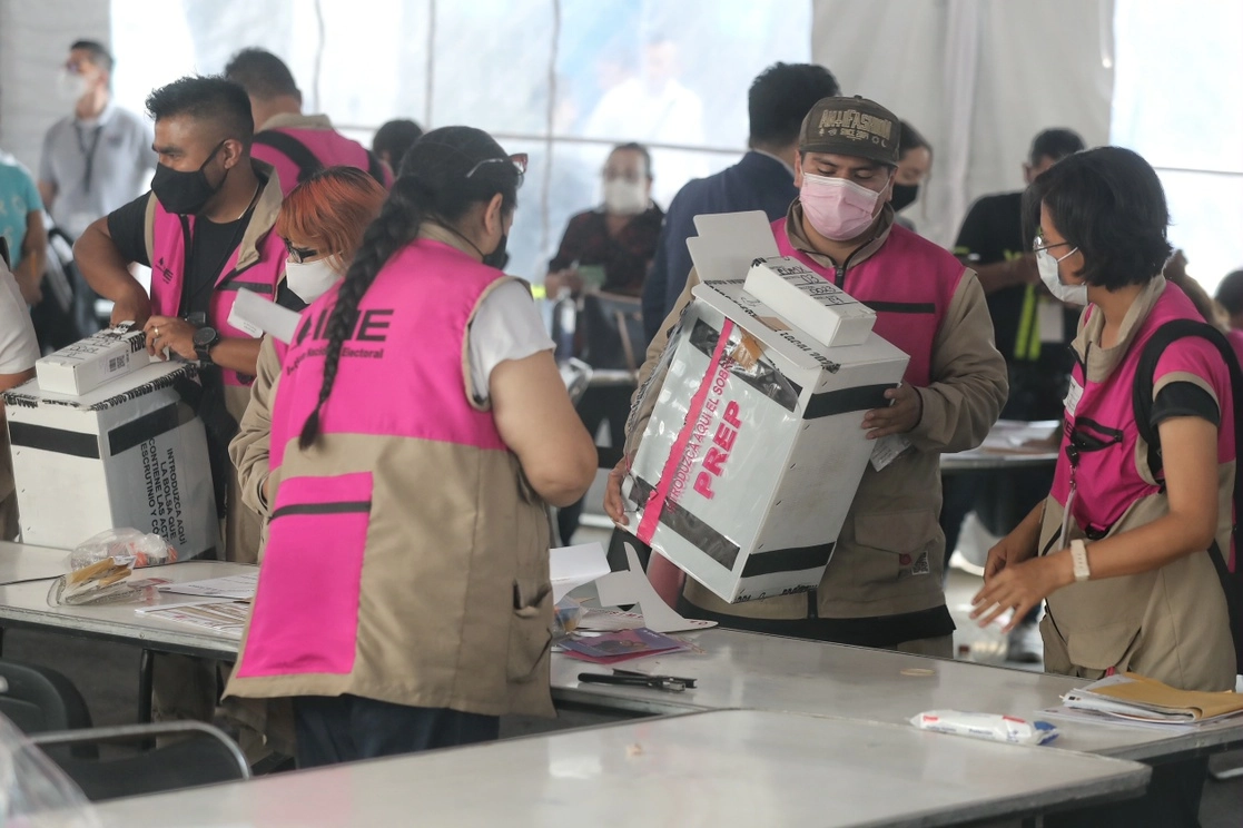 En el proceso electoral del domingo se redefinió la integración de fuerzas en el Congreso de la Ciudad de México. Foto Marco Peláez