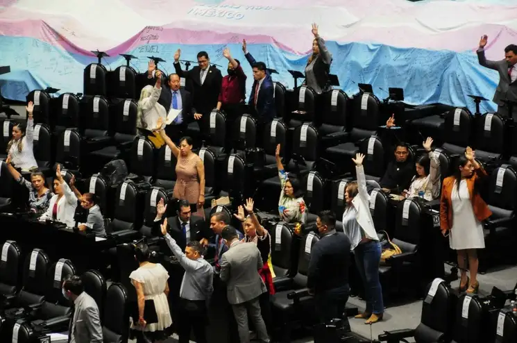 Con el argumento de que “los adversarios no están en el movimiento”, las bancadas de Morena, PT y PVEM en las dos cámaras del Congreso firmaron un llamado a la unidad, previo al cierre de actividades de las corcholatas. Foto Cuartoscuro / Archivo

