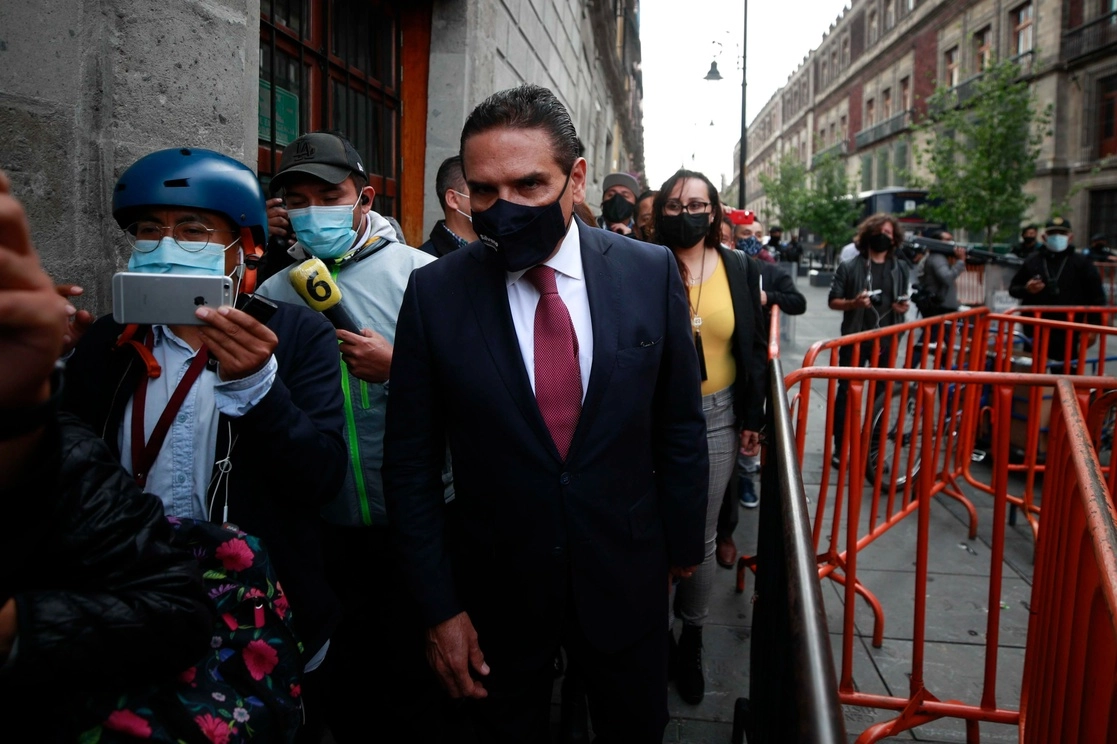 Morenistas señalan que Silvano Aureoles, gobernador de Michoacán, persiste en vender bienes que son patrimonio estatal. Foto Alfredo Domínguez / Archivo