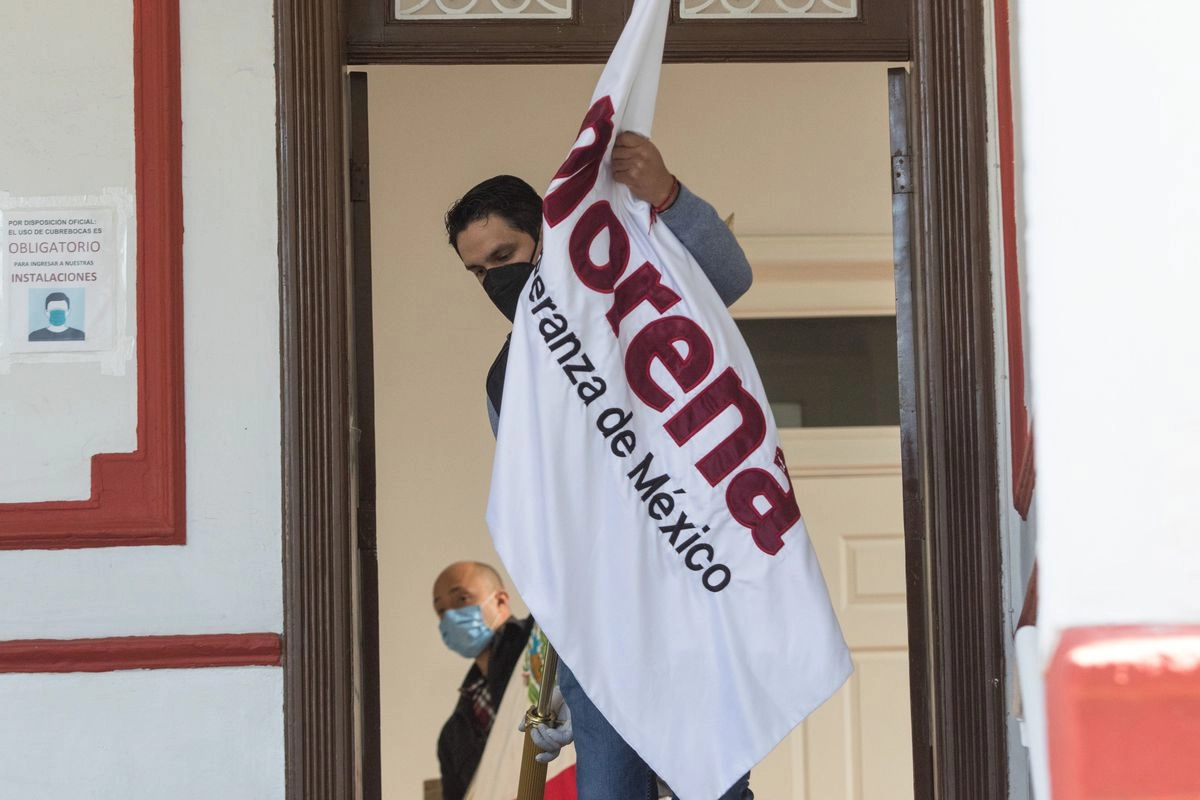 El grupo de militantes también demandó un "verdadero código de ética partidista", pues los "Lineamientos para el comportamiento ético" recientemente aprobados son "letra muerta" al carecer de parámetros sancionatorios y limitar libertades. Afirmaron que los escándalos recientes por "ostentación de viajes de lujo y gastos de exhibición de riqueza" demuestran que la Comisión Nacional de Honestidad "es un florero". Foto 