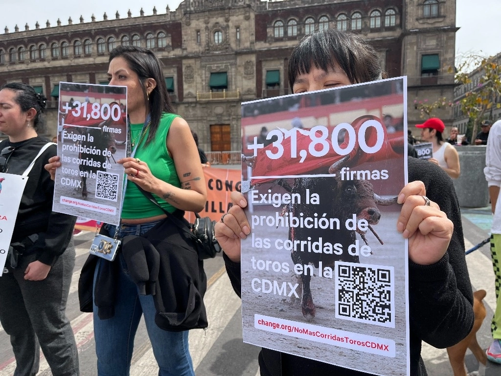 Protesta antitaurina en CDMX, el 14 de febrero de 2024. Foto Luis Castillo