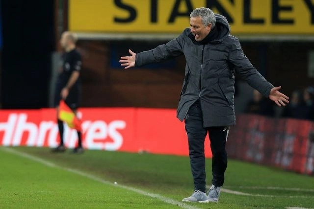 "Reconozco que mis actos no son conformes al protocolo puesto en marcha por el gobierno, que quiere que únicamente tengamos contacto con las personas de nuestro hogar", admitió el técnico portugués José Mourinho. Foto Afp / Archivo