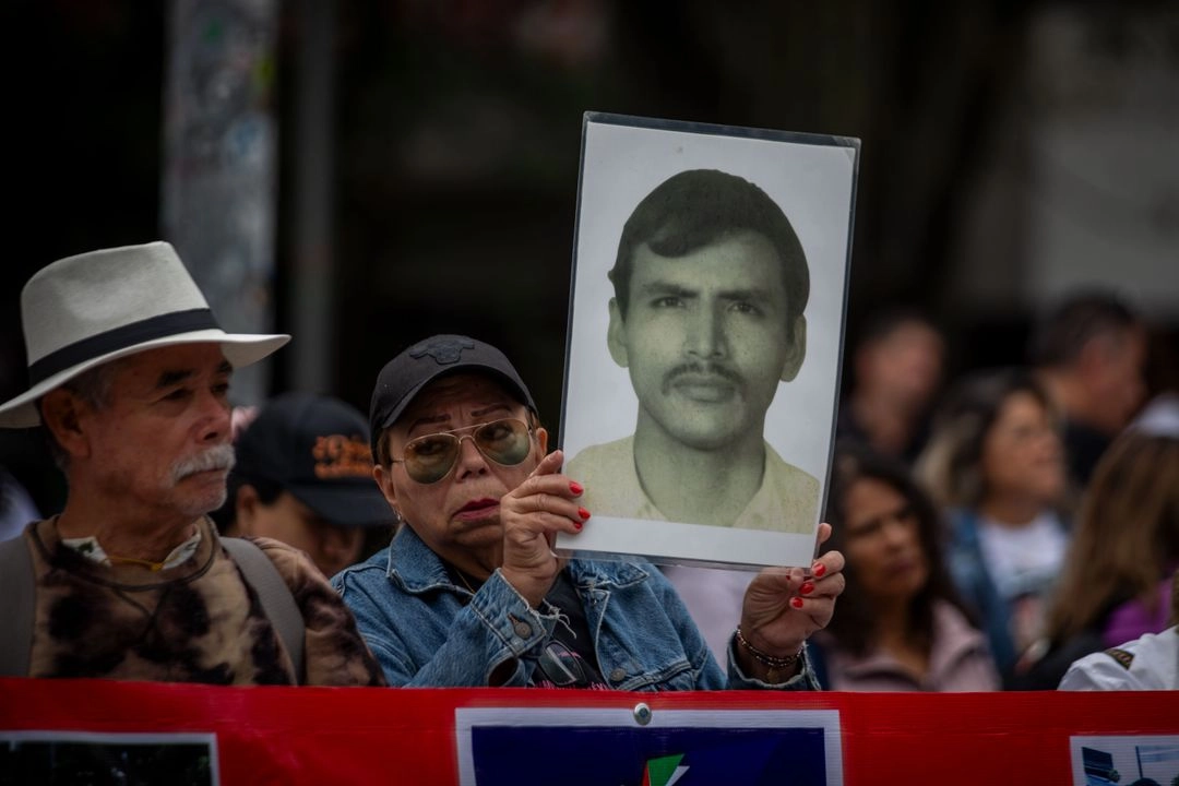 Integrantes del Movimiento nuestros desaparecidos en México, La Red Internacional de Asociaciones de Personas Desaparecidas, la Unión y Red Nacional de Búsqueda de Personas y el Contingente contra la Desaparición de personas LGBTTTIQ+ señalaron en México hay más de 129 mil personas desaparecidas y diariamente un promedio de 40 personas son desaparecidas a diario. Foto