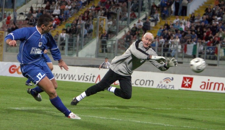 Peter Bonetti en 2007, durante un partido de leyendas entre la selección de Italia e Inglaterra. Foto Afp 