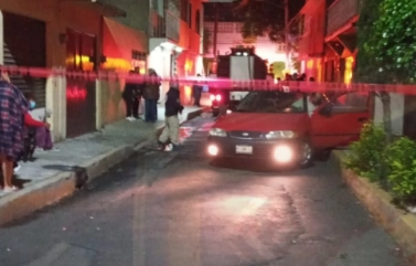 El Heroico Cuerpo de Bomberos logró sofocar el siniestro. Foto  Twitter @Picos6b