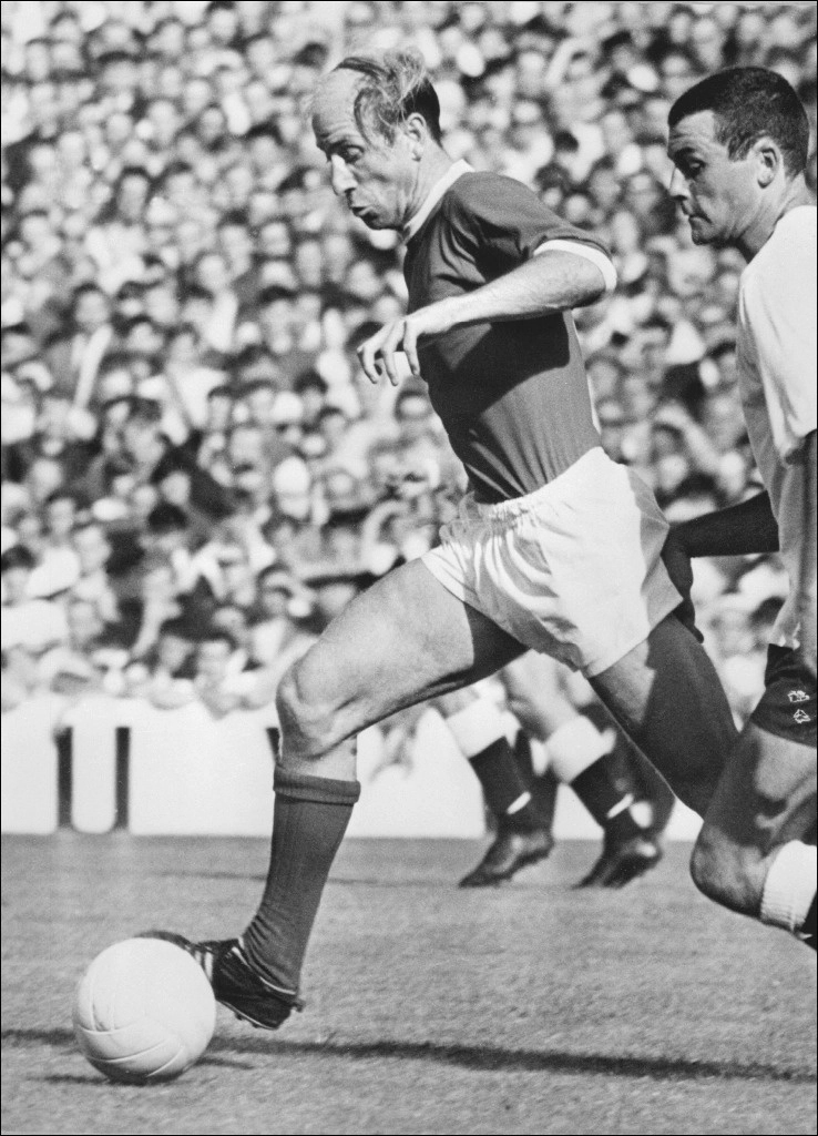 Bobby Carlton fue una leyenda del futbol inglés; falleció a los 86 años. Foto Afp
