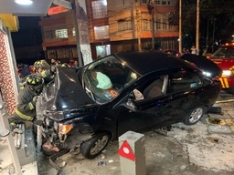 Imagen de un auto en un accidente de la CDMX. Foto Víctor Camacho/ archivo