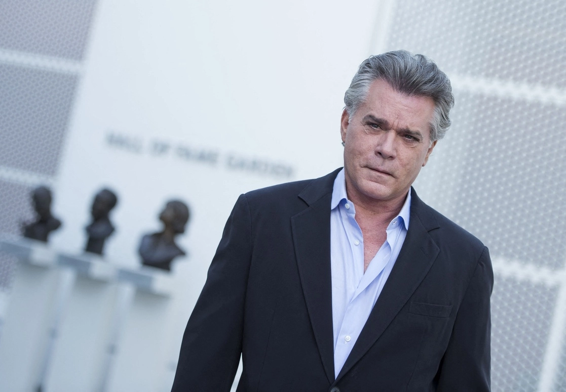 Ray Liotta, el actor famoso por interpretar al mafioso Henry Hill en ‘Goodfellas’ murió a los 67 años. En la imagen, durante un evento de la Academia de Televisión en North Hollywood, el 8 de junio de 2016, época en la que interpretó a Matt Wozniak en la serie policiaca ‘Shades of Blue’. Foto Afp 