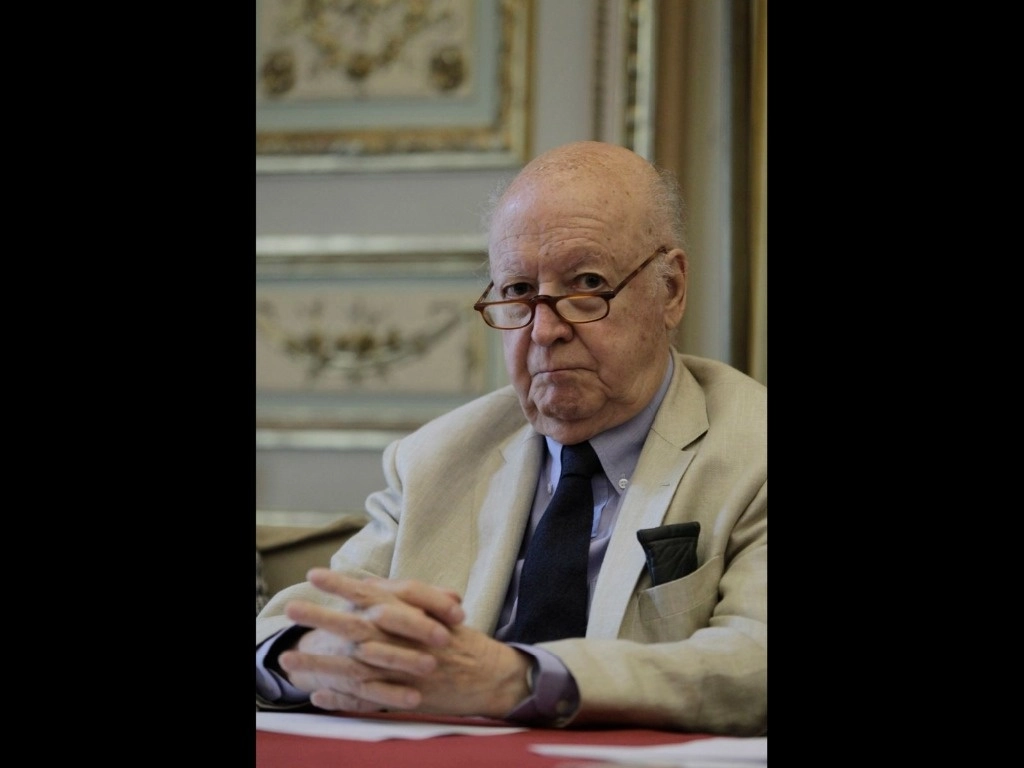 Edwards fue autor de cuentos, novelas, ensayos y memorias, además de columnista en diarios de todo el mundo. Entre sus novelas destacan 'El peso de la noche', 'Los convidados de piedra', 'El museo de cera', 'El anfitrión', 'El origen del mundo', 'El Sueño de la Historia' y 'El inútil de la familia'. Foto Europa Press