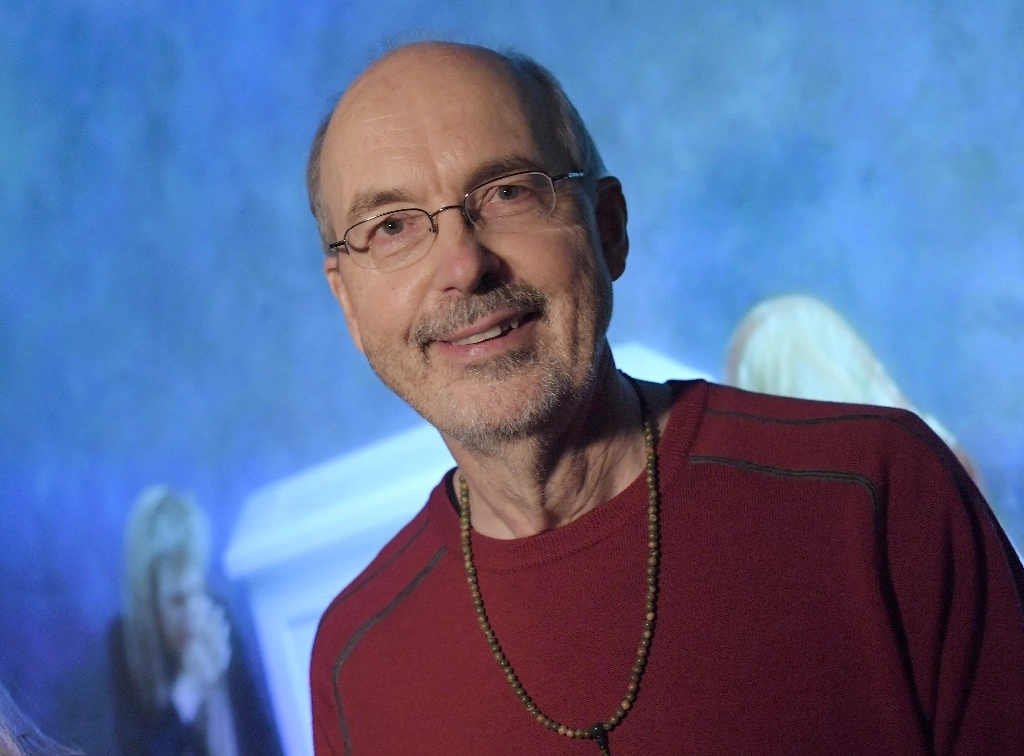 El videógrafo estadunidense Bill Viola habla con los periodistas durante una presentación preliminar para la prensa de la exposición "Bill Viola. Electronic Renaissance" el 8 de marzo de 2017 en el Palazzo Strozzi de Florencia. La exposición estará abierta del 10 de marzo al 23 de julio de 2017. Foto Afp 