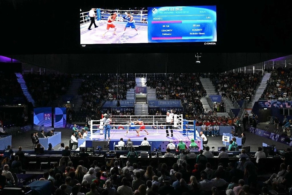 Combate de boxeo olímpico en la North París Arena, en Villepinte, Francia. Foto Afp