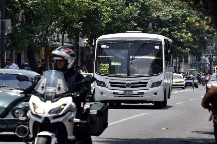 Durante 2019 se reportaron ocho mil 600 asaltos a bordo de unidades de transporte público en el Estado de México. Foto Cuartoscuro
