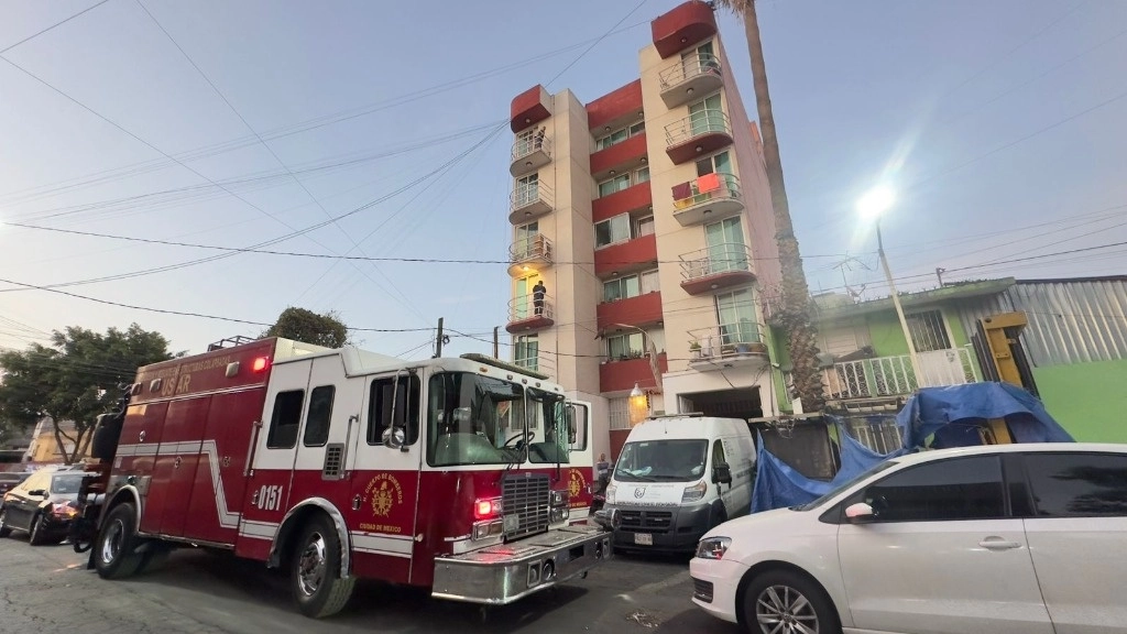 Vecinos alertaron sobre un fuerte olor a combustible que provenía de la citada vivienda y solicitaron el apoyo de los cuerpos de emergencia. Foto Jair Cabrera Torres