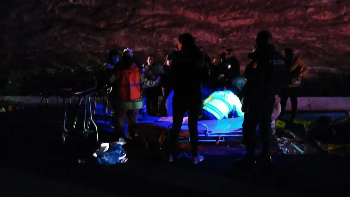 El exceso de velocidad provocó el accidente de una camioneta donde viaja un grupo de mujeres migrantes. Foro La Jornada