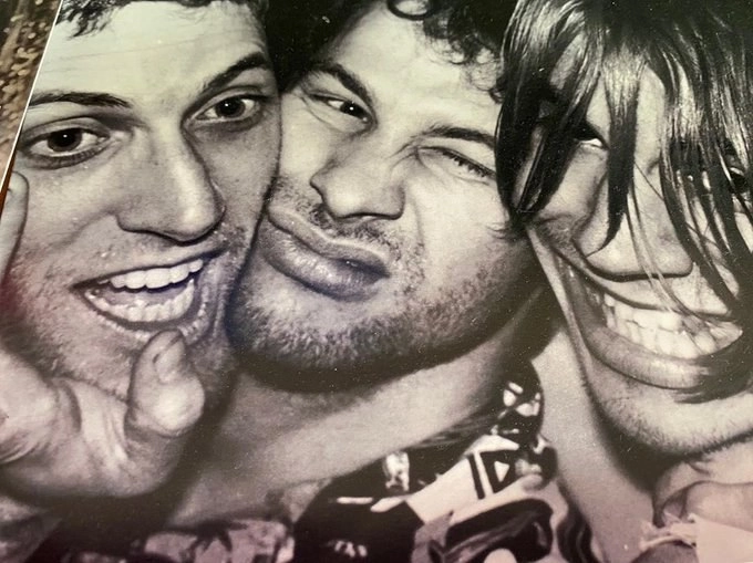 El músico, quien grabó la guitarra en el primer disco de los RHCH falleció a los 64 años. Foto Twitter @ChiliPeppers 