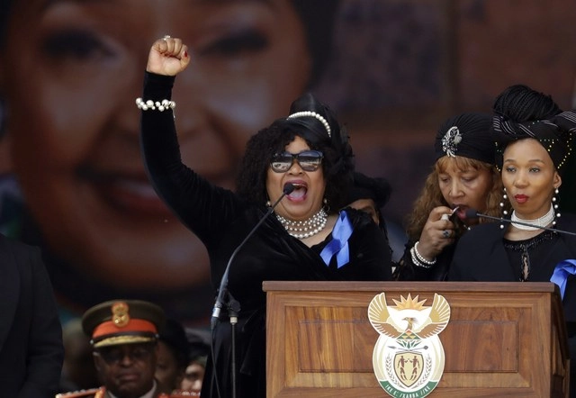 Zindzi Mandela, militante anti-apartheid e hija menor de Nelson Mandela, falleció a los 59 años. Foto Ap 
