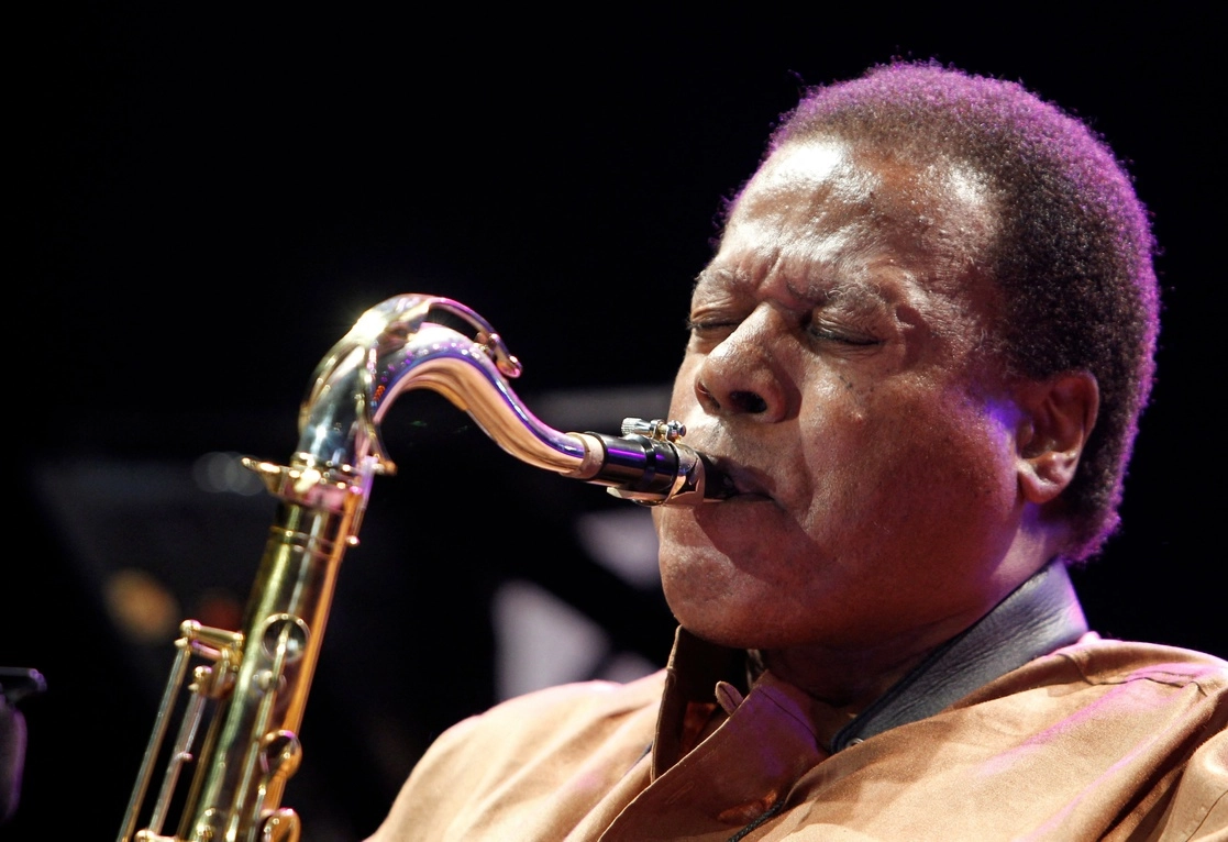 El enigmático compositor, una de las mayores leyendas del jazz de todos los tiempos, tocó con músicos de la talla de Miles Davis y fue líder de bandas prestigiosas como Weather Report. En la imagen, durante una presentación en la 51 edición del festival "Jazz a Juan" en Juan-les-Pins, Antibes, al sureste de Francia, el 15 de julio de 2011. Davis. Foto Afp