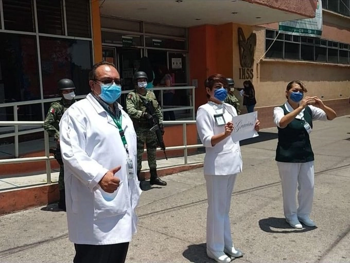 Persomal médico del IMSS en Cancún. Foto tomada del Twitter @IMSSedomexote