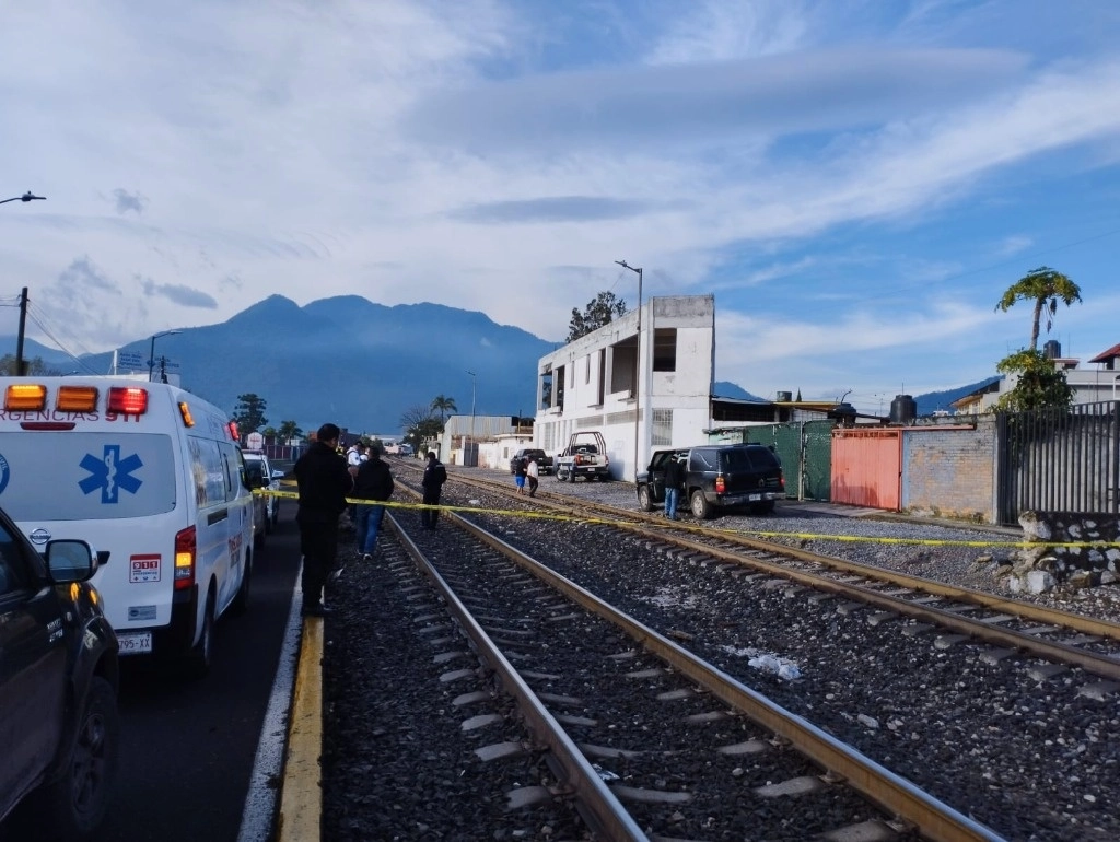 Los primeros reportes apuntan a que la mujer cayó a la vías del tren luego de quedarse dormida, el 30 de noviembre de 2023. Foto Eirinet Gómez