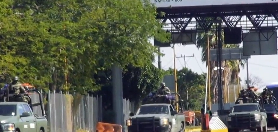 En tanto, la Secretaria de Seguridad Publica Estatal informó que durante el sábado y madrugada de este domingo se reportaron 2 asesinatos, ingreso de dos hombres heridos a un hospital, intento de  hombres armados para rematarlos en la Cruz Roja de Culiacán, además de seis reportes de sujetos armados que circulaban por las calles de Culiacán, Elota y Mazatlán. Foto @sspsinaloa1 