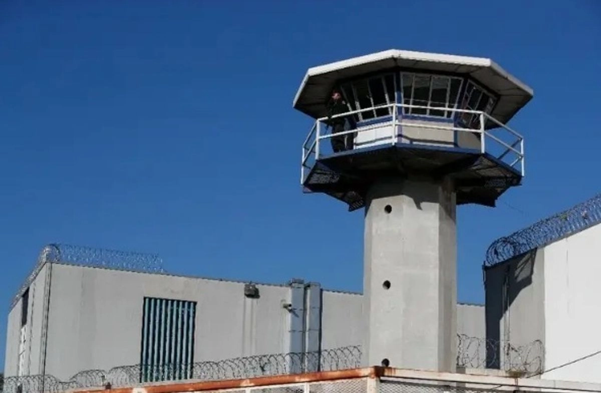 Imagen de archivo de una torre de vigilancia en un penal de la CDMX. Foto