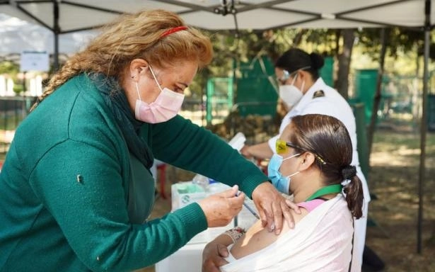 Continúa la jornada de vacunación de refuerzo contra el Covid-19 en Coahuila. Foto Tomada de http://www.imss.gob.mx/