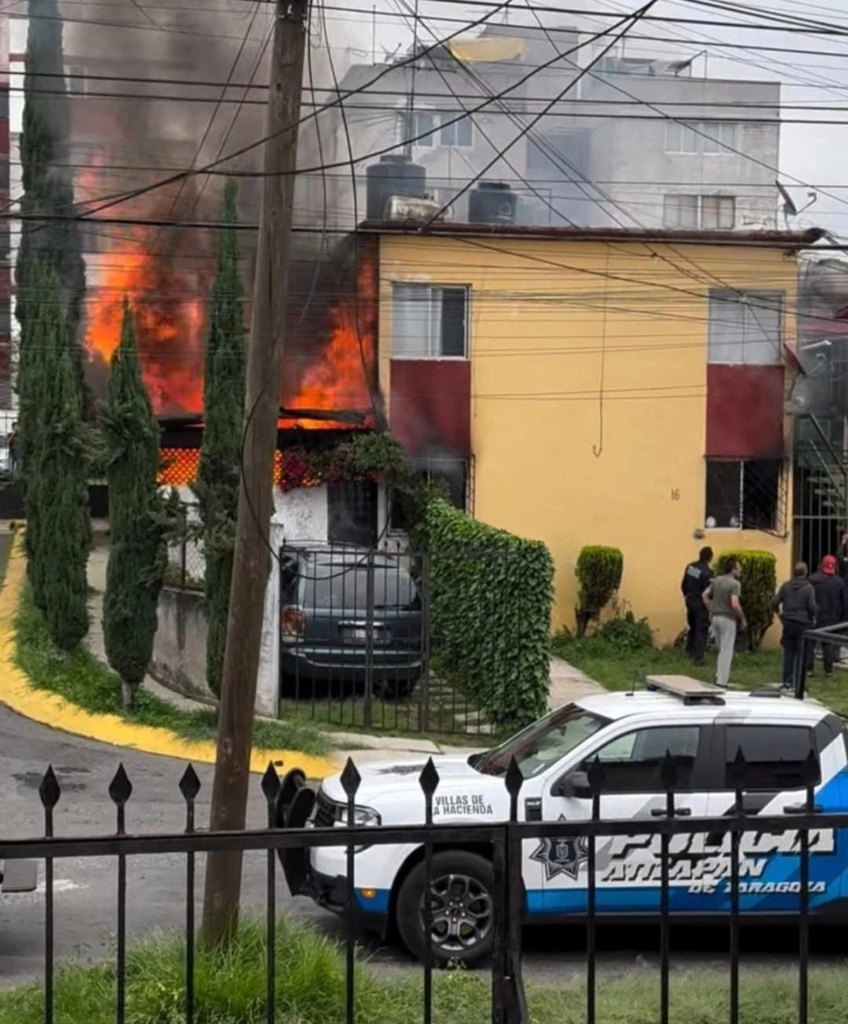 La explosión por una fuga de gas e incendio de en una vivienda de Atizapán de Zaragoza dejó un saldo de una mujer fallecida y tres heridos. Foto 