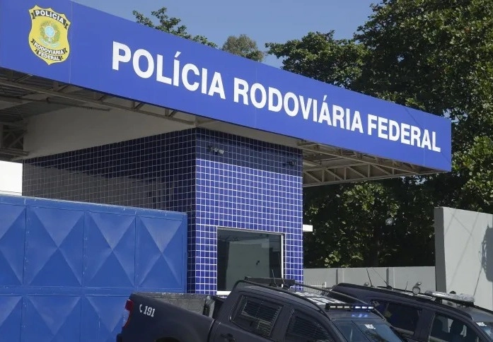 La menor y su familia regresaban a su casa en auto el 7 de septiembre, cuando la policía federal de carreteras les hizo señales para que se detuvieran; los agentes abrieron fuego contra el vehículo e hirieron a la niña en el cuello y el hombro. Foto tomada de X.